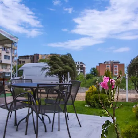 Хотел семеен малина