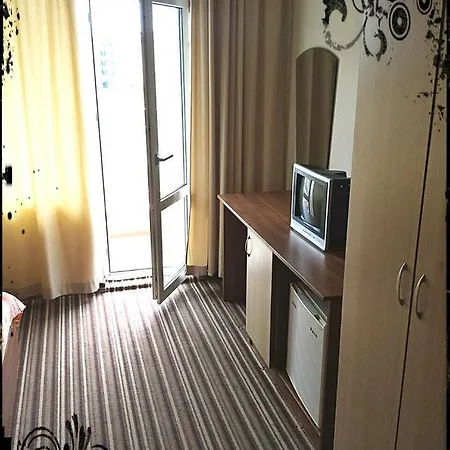 Хотел семеен малина