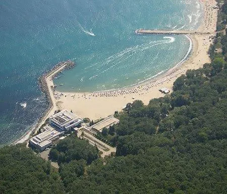 семеен малина Приморско